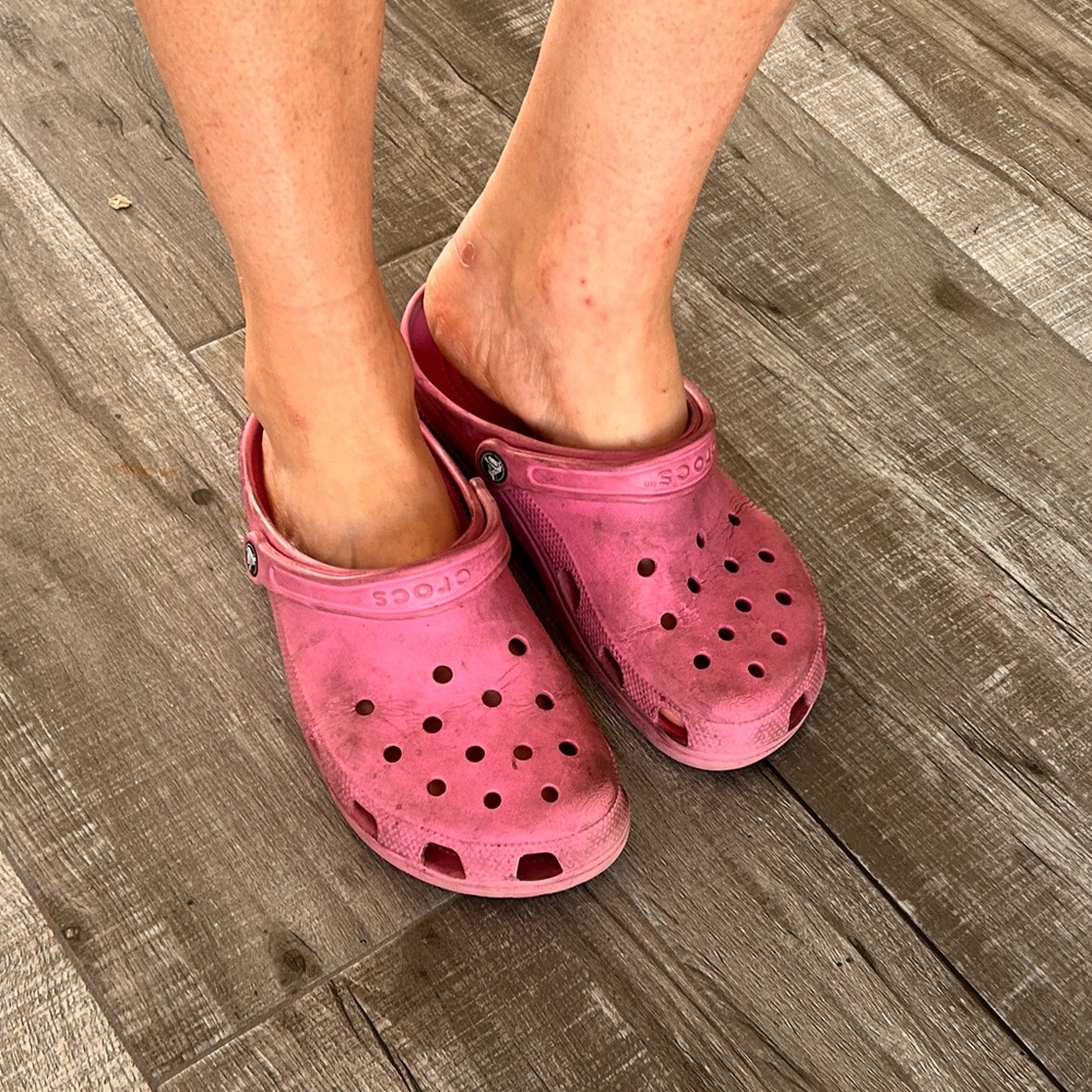 CROCS Classic Pink Clogs